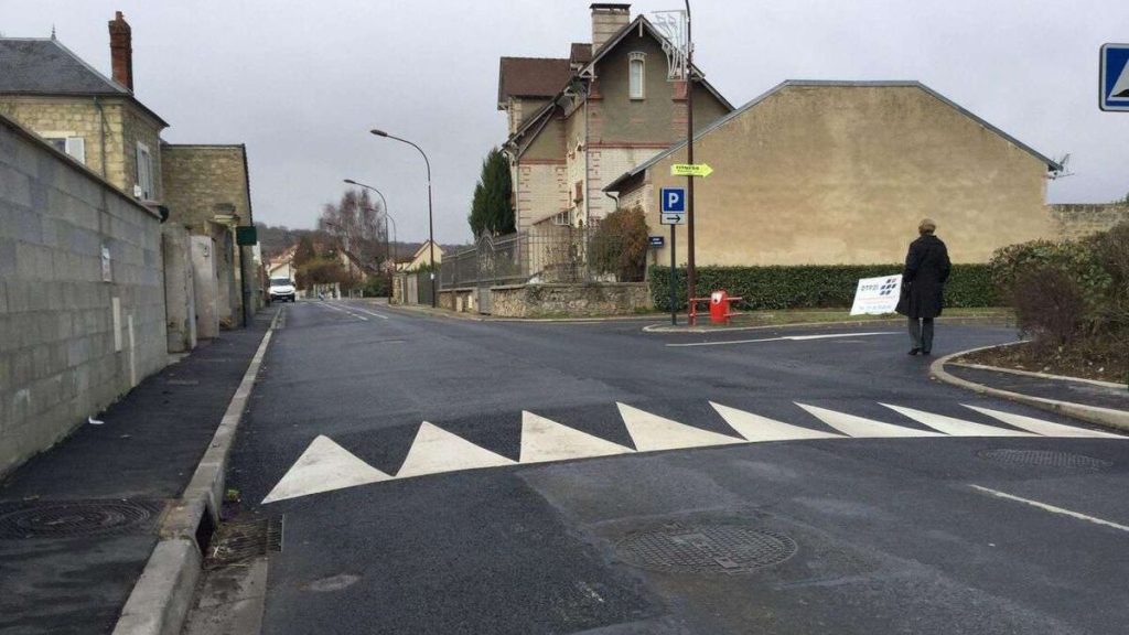 Ralentisseur adapté à proximité des écoles